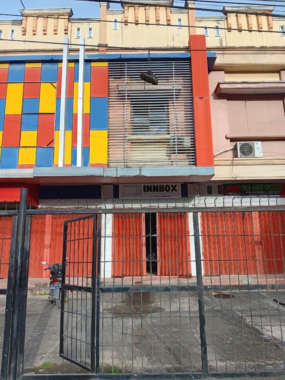 Innbox Hostel Sorong Luaran gambar