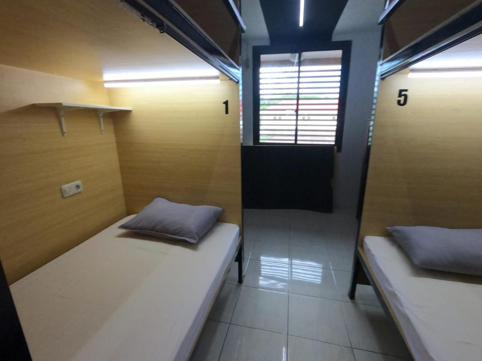 Innbox Hostel Sorong Luaran gambar