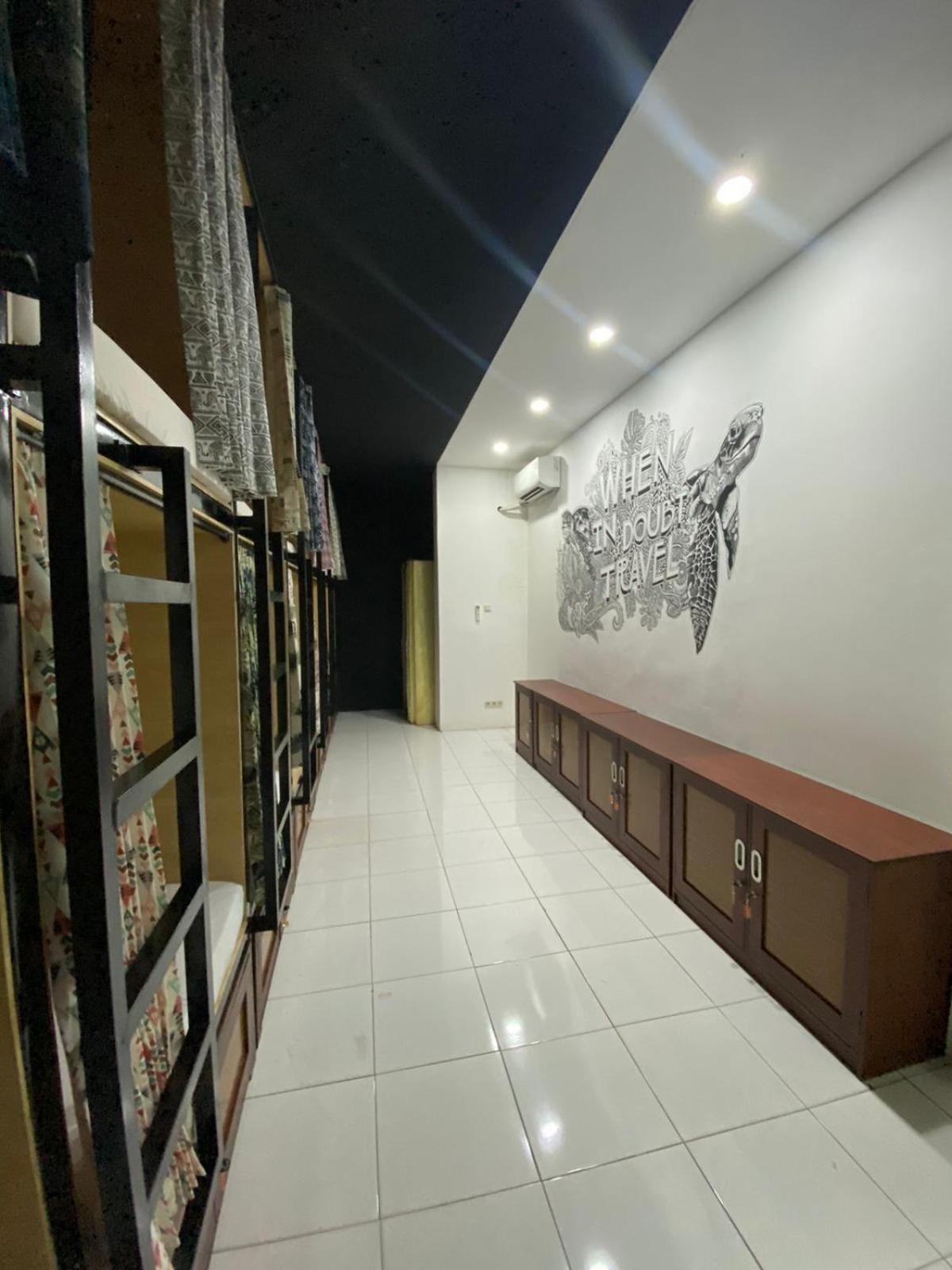 Innbox Hostel Sorong Luaran gambar