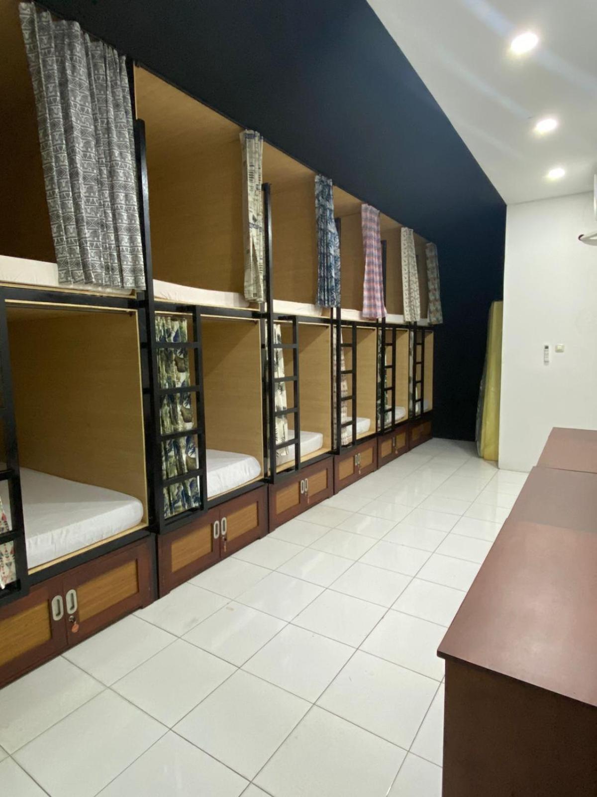 Innbox Hostel Sorong Luaran gambar